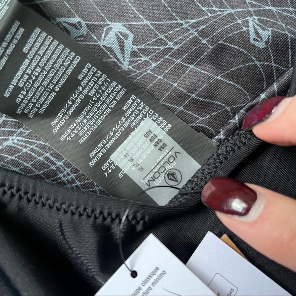 Volcom• Simply solid One Piece - Picture 10 of 13